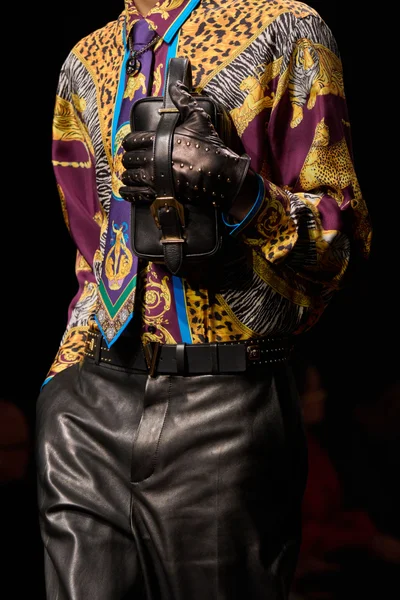 Look 18